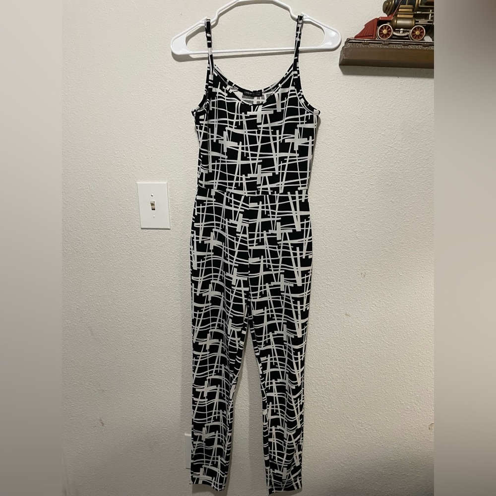 SHEIN Black and White Geometric Jumpsuit with V-Neck